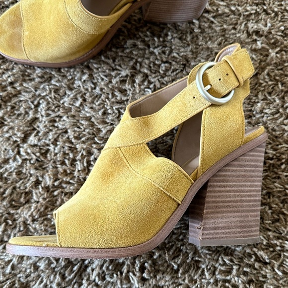 Marc Fisher suede heels - Picture 4 of 5